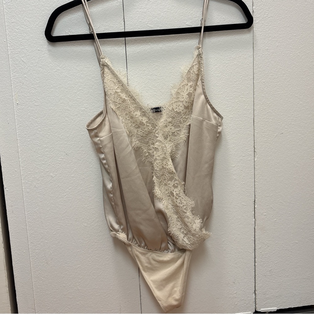 Abercrombie & Fitch Lace-Trimmed Top in Cream